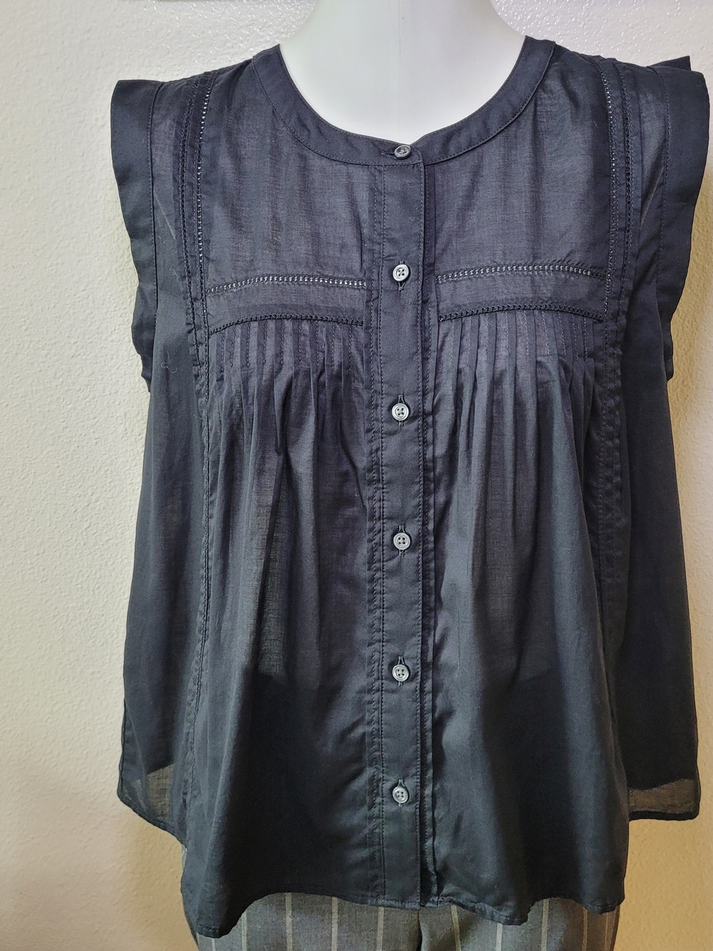 Banana Republic Black Picot Sleeveless Button-Front Pintuck Top - Picture 9 of 11